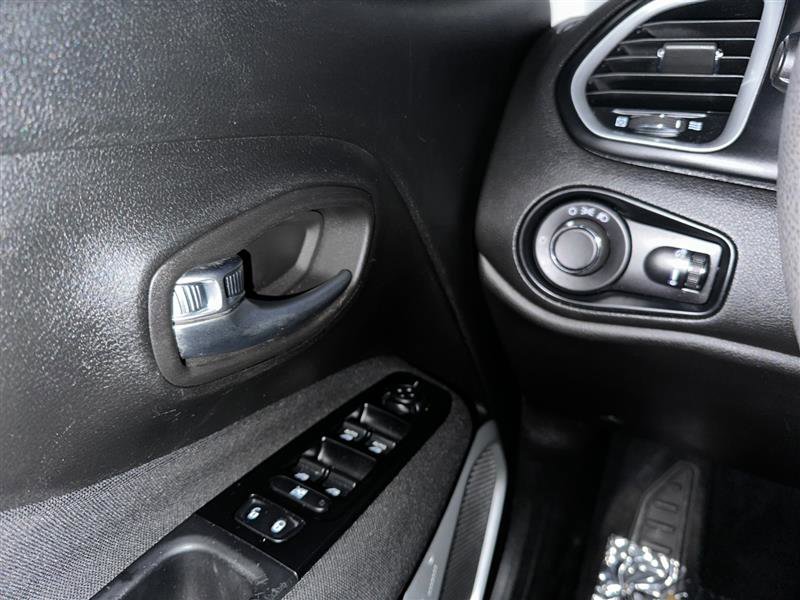 Used 2021 Jeep Renegade Sport image 39