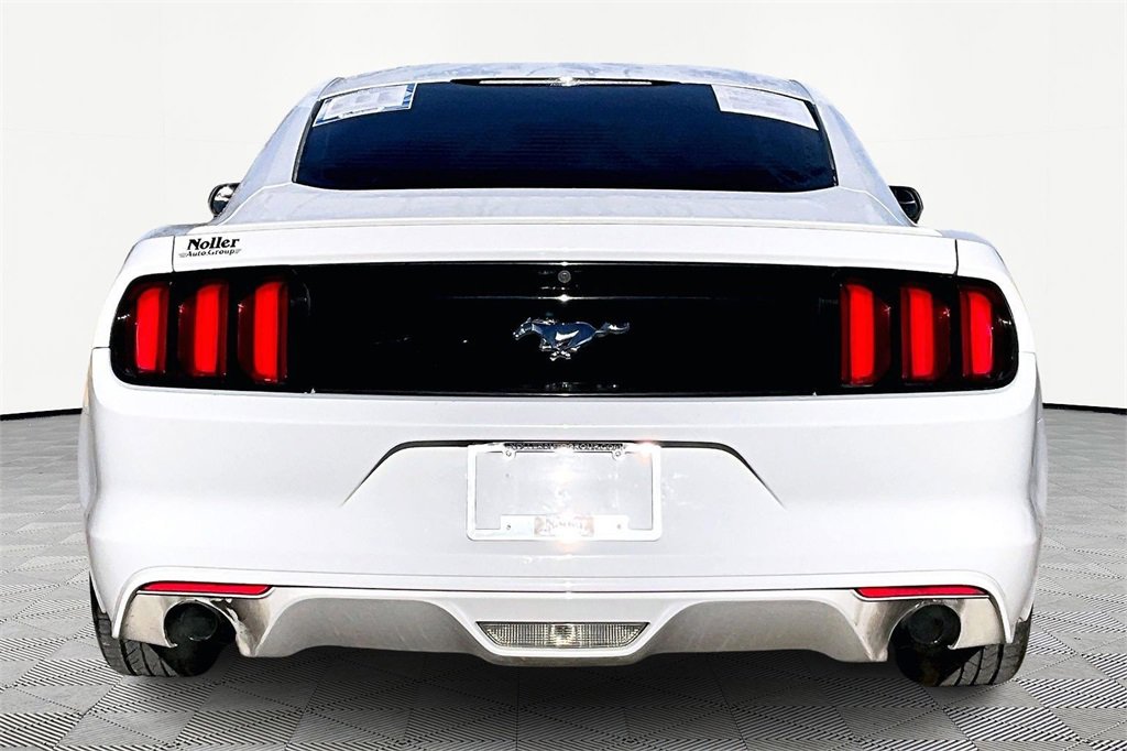 Used 2016 Ford Mustang Coupe image 4