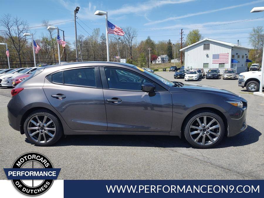 Used 2018 MAZDA MAZDA3 Grand Touring w/ Premium Equipment Package FWD image 2