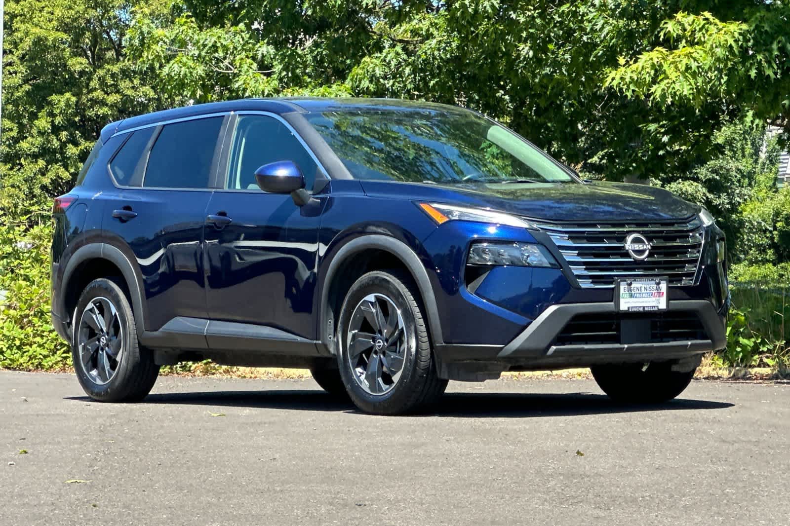 Used 2024 Nissan Rogue SV AWD/4WD image 9