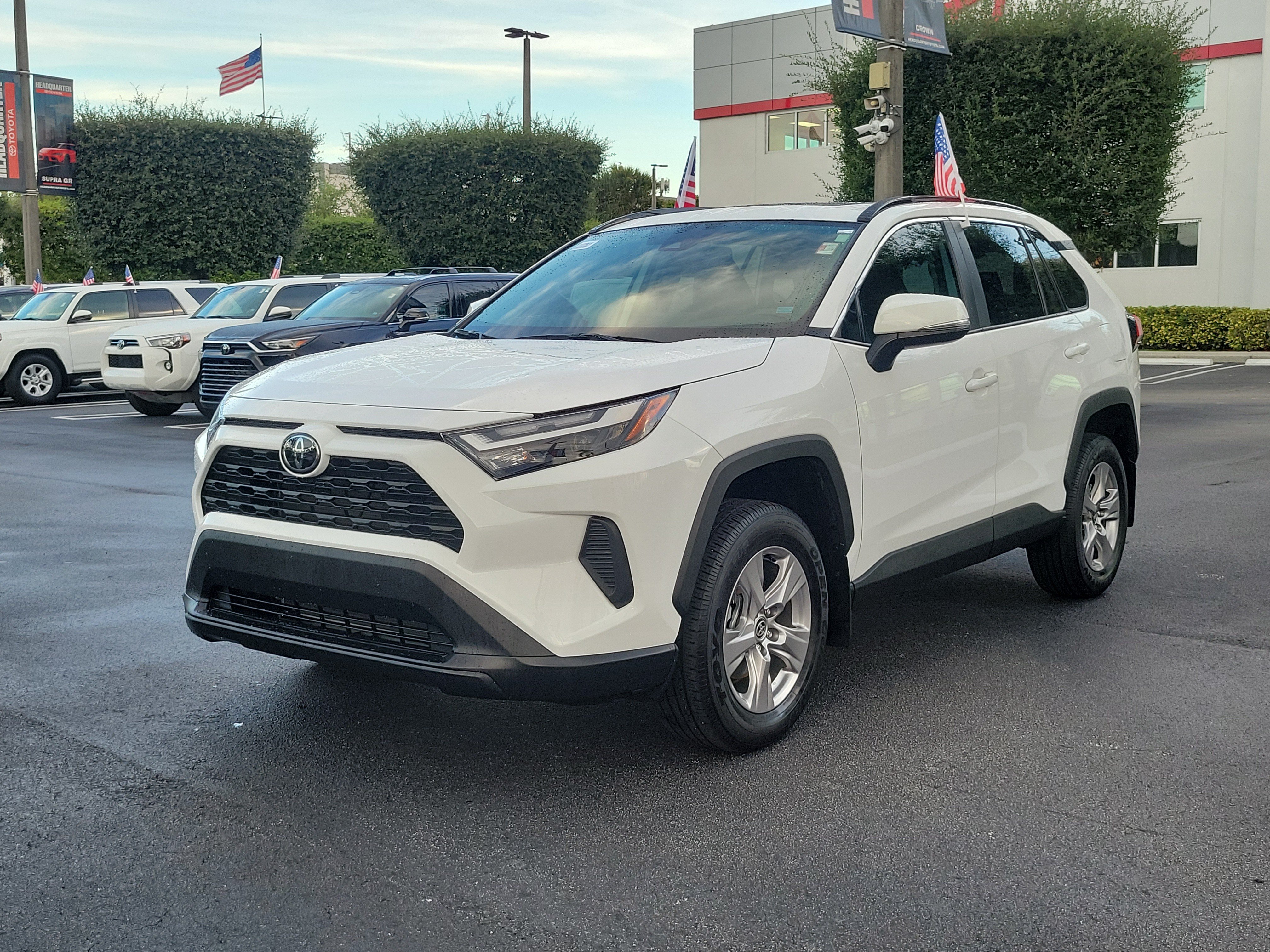 Used 2025 Toyota RAV4 XLE w/ Convenience Package FWD image 6