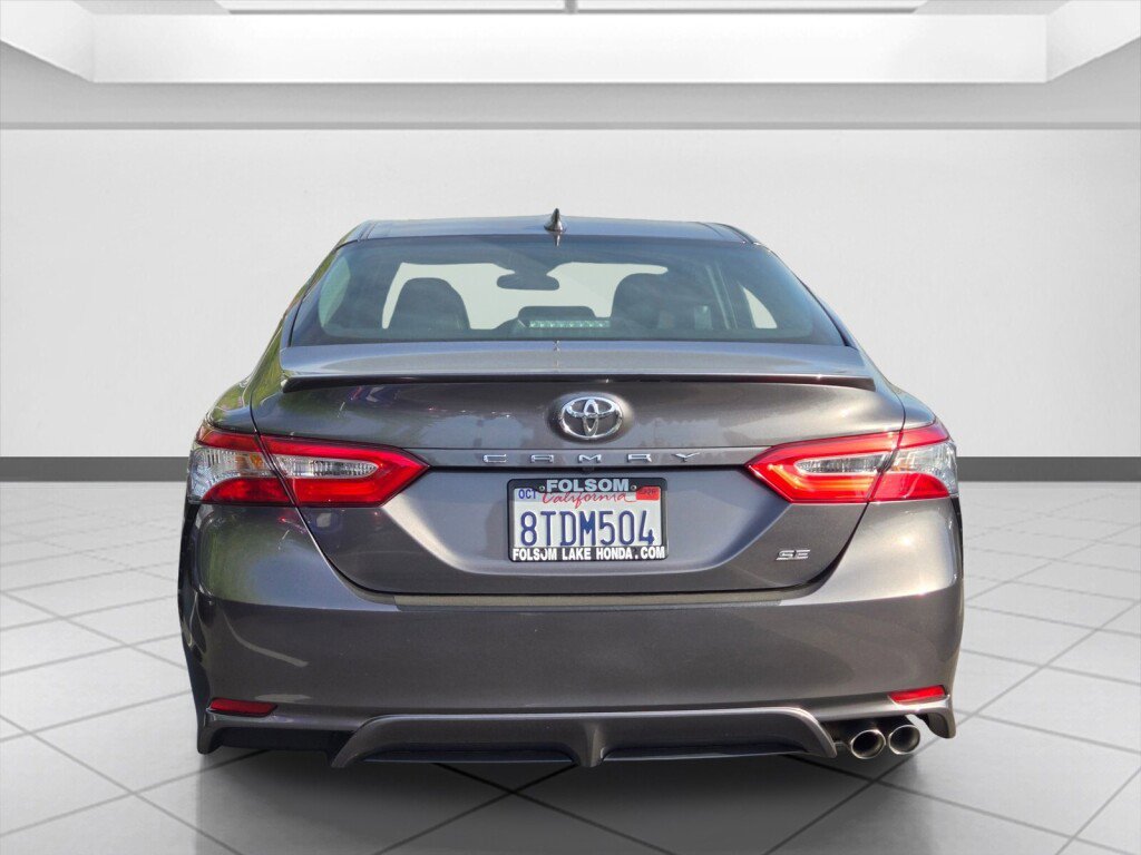 Used 2020 Toyota Camry SE FWD image 6