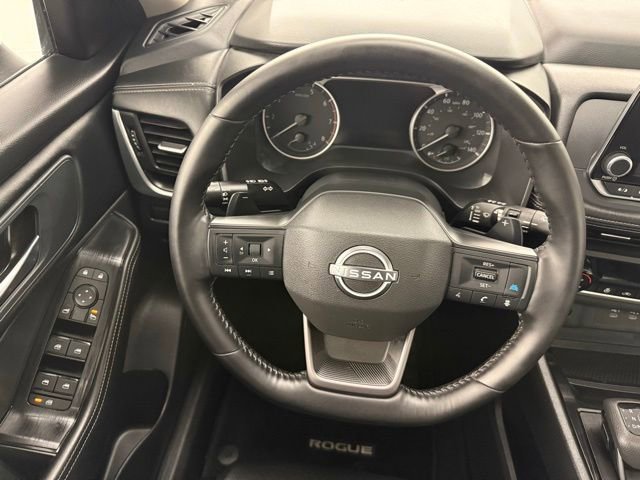 Used 2025 Nissan Rogue SV w/ SV Premium Package image 16