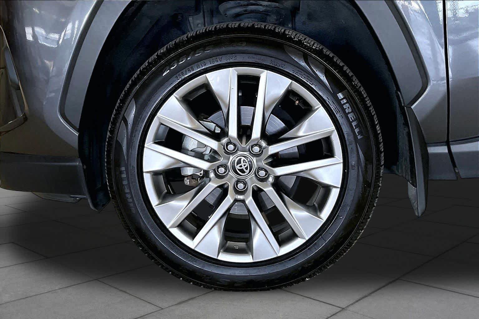 Used 2023 Toyota RAV4 XLE Premium FWD image 10