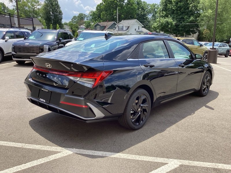 New 2026 Hyundai Elantra SEL Sport Premium FWD image 7