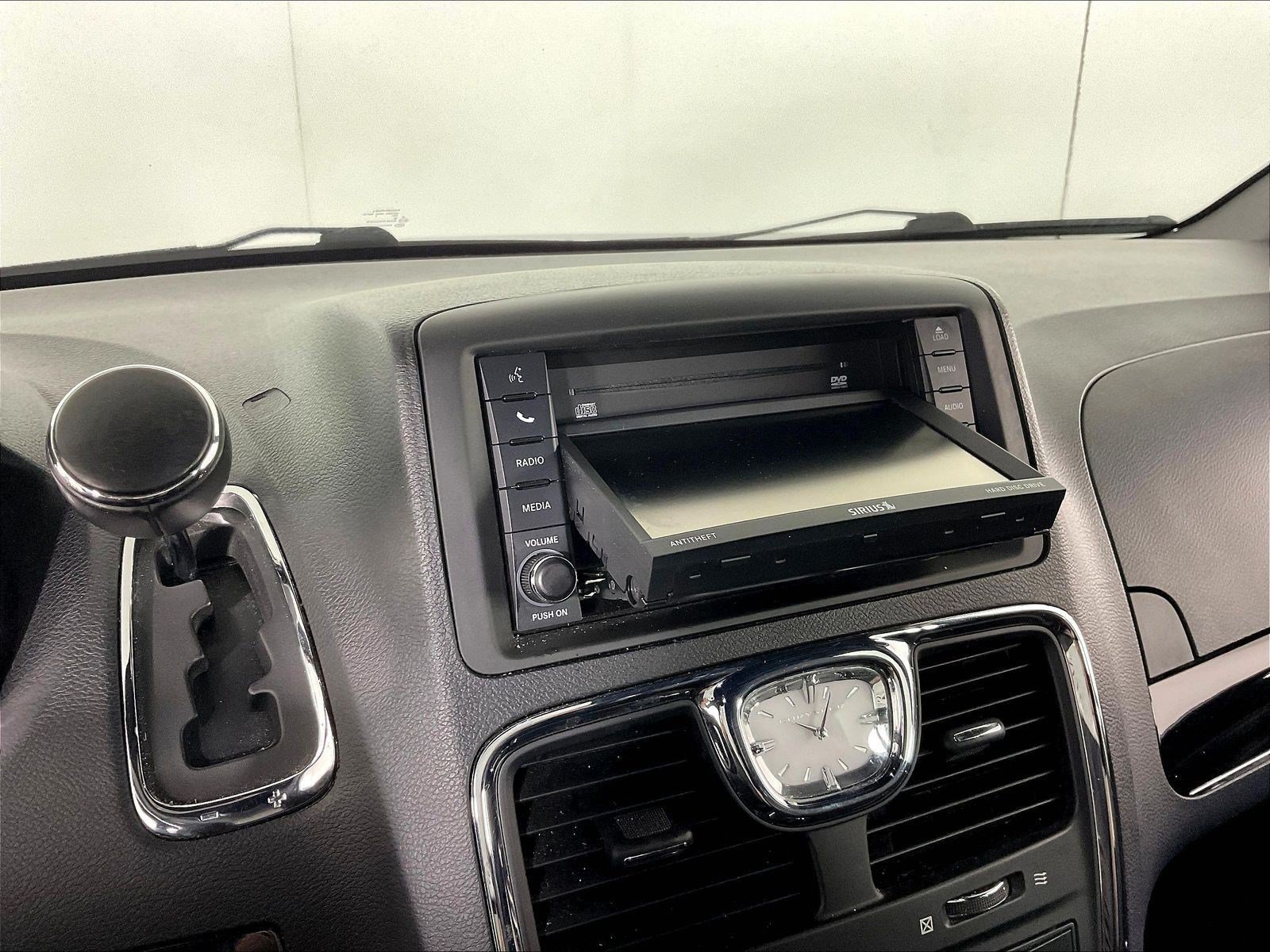 Used 2014 Chrysler Town & Country S FWD image 37