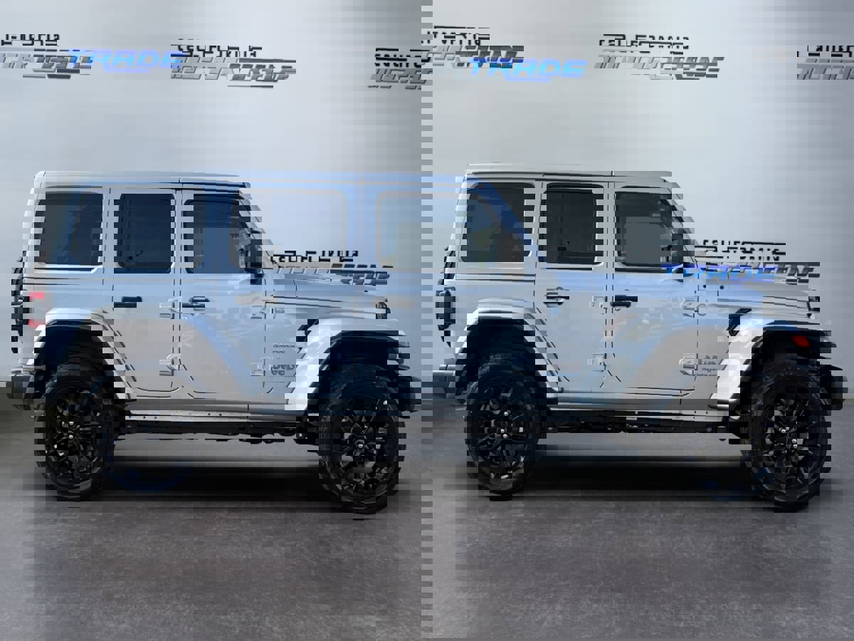 Used 2024 Jeep Wrangler Sahara image 4