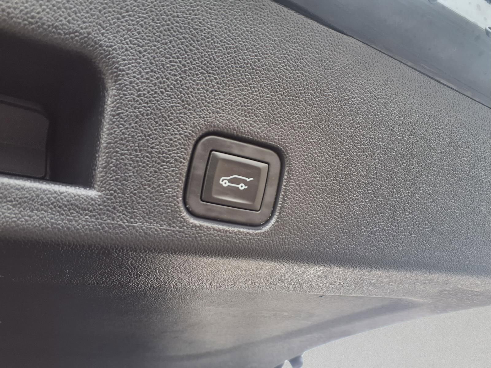 Used 2024 Chevrolet Traverse RS image 27