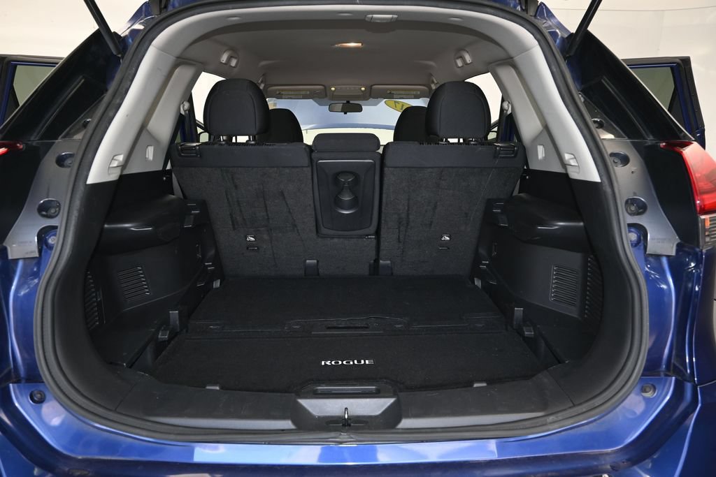Used 2017 Nissan Rogue SV FWD image 11