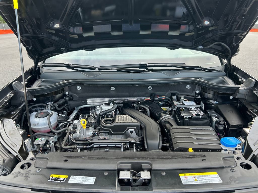 Used 2025 Volkswagen Taos SE AWD/4WD image 29