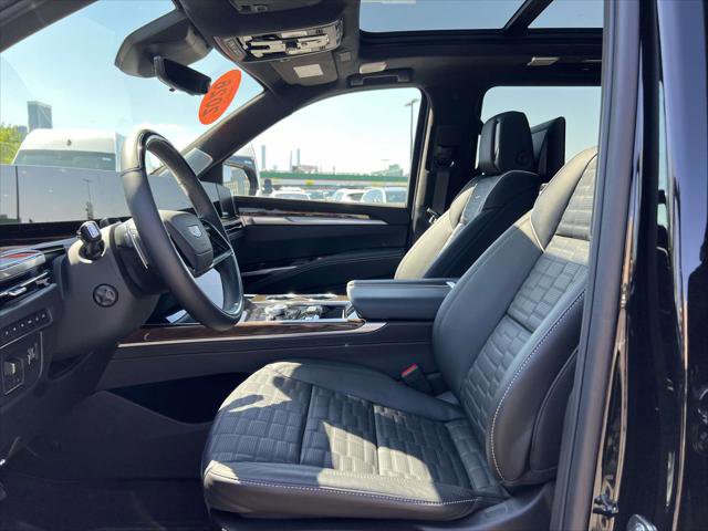 Used 2026 Cadillac Escalade ESV Platinum Sport w/ LPO, ONYX Package AWD/4WD image 21