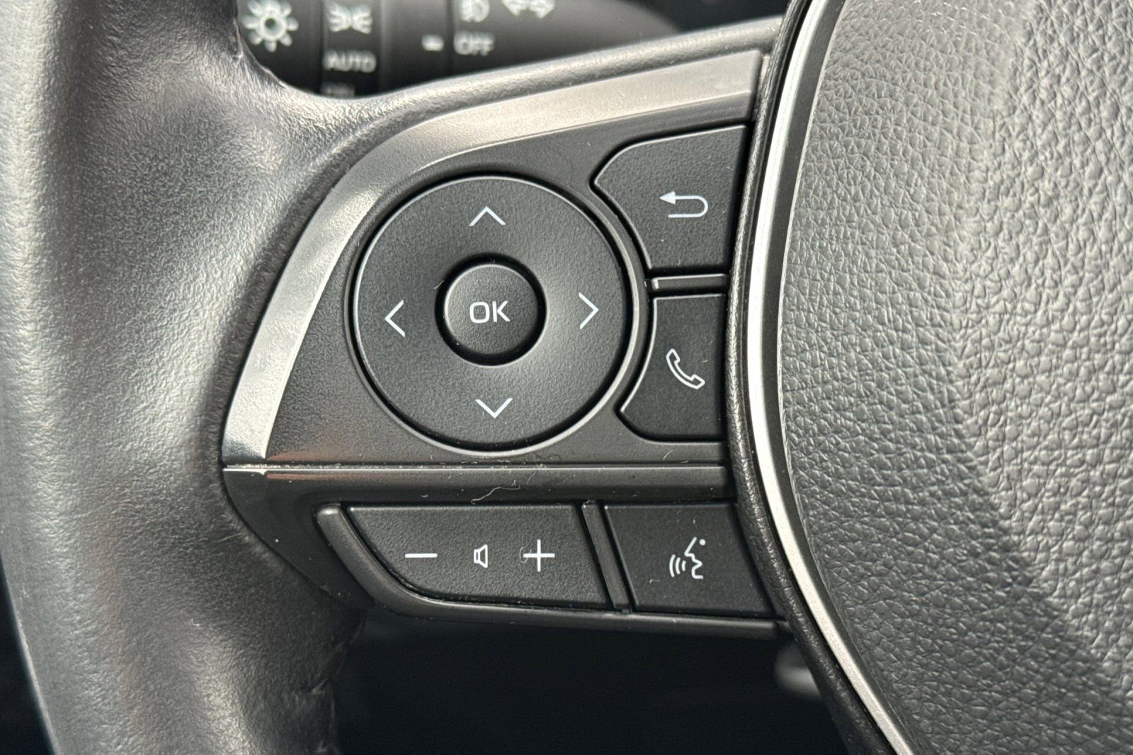 Used 2024 Toyota Corolla Cross XLE image 26