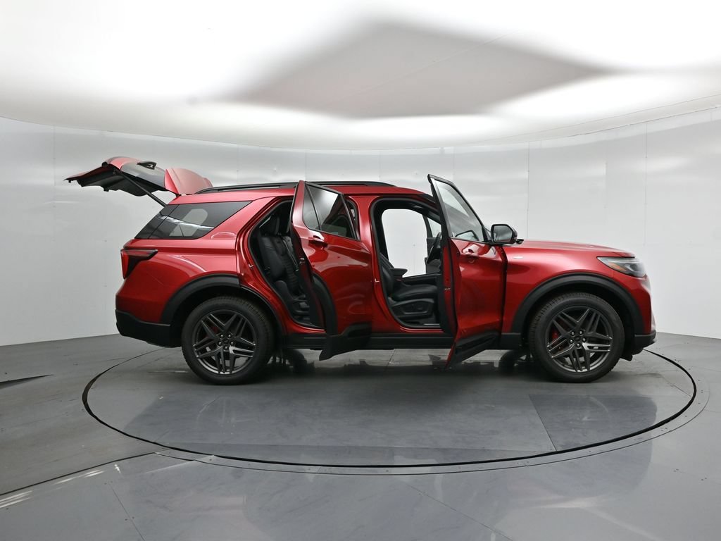 New 2026 Ford Explorer ST-Line w/ ST-Line Street Pack RWD image 4