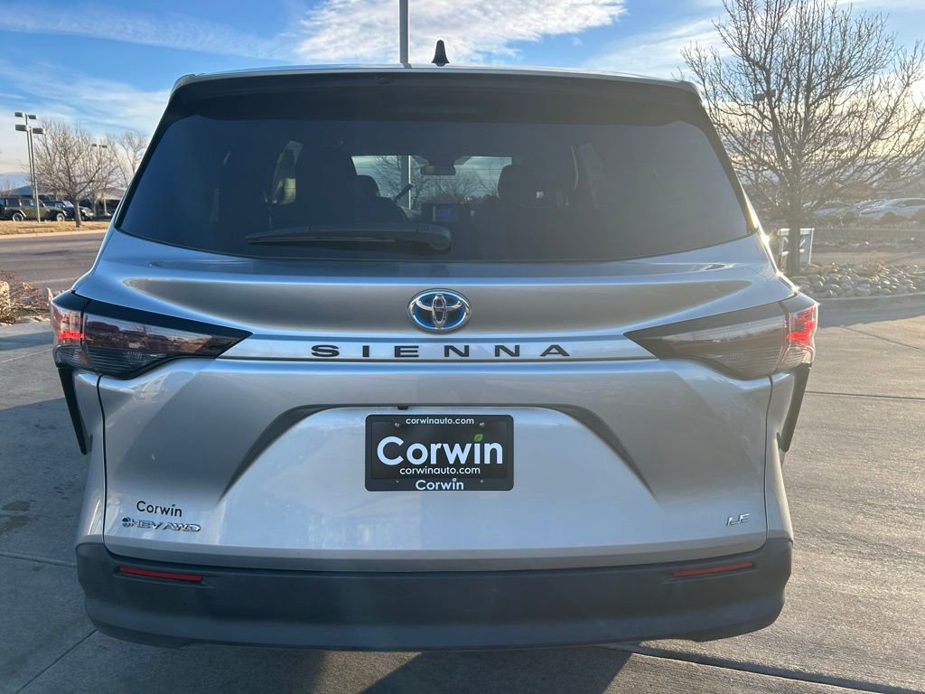 Used 2025 Toyota Sienna LE image 7