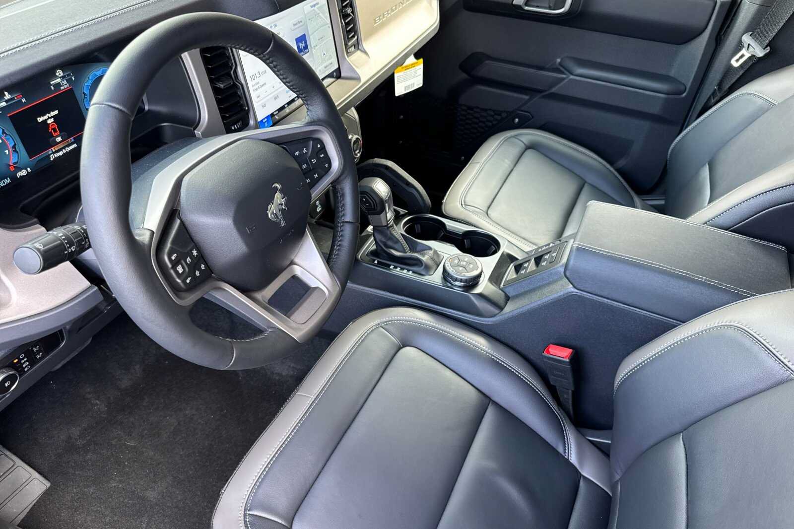 New 2025 Ford Bronco Outer Banks w/ Sasquatch Package AWD/4WD image 7