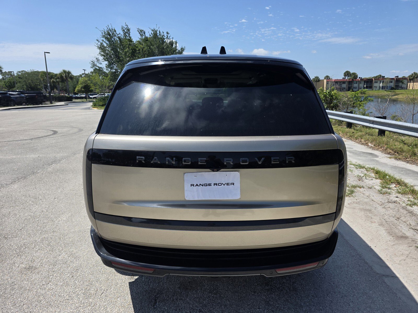 New 2026 Land Rover Range Rover Long Wheelbase SE AWD/4WD image 6