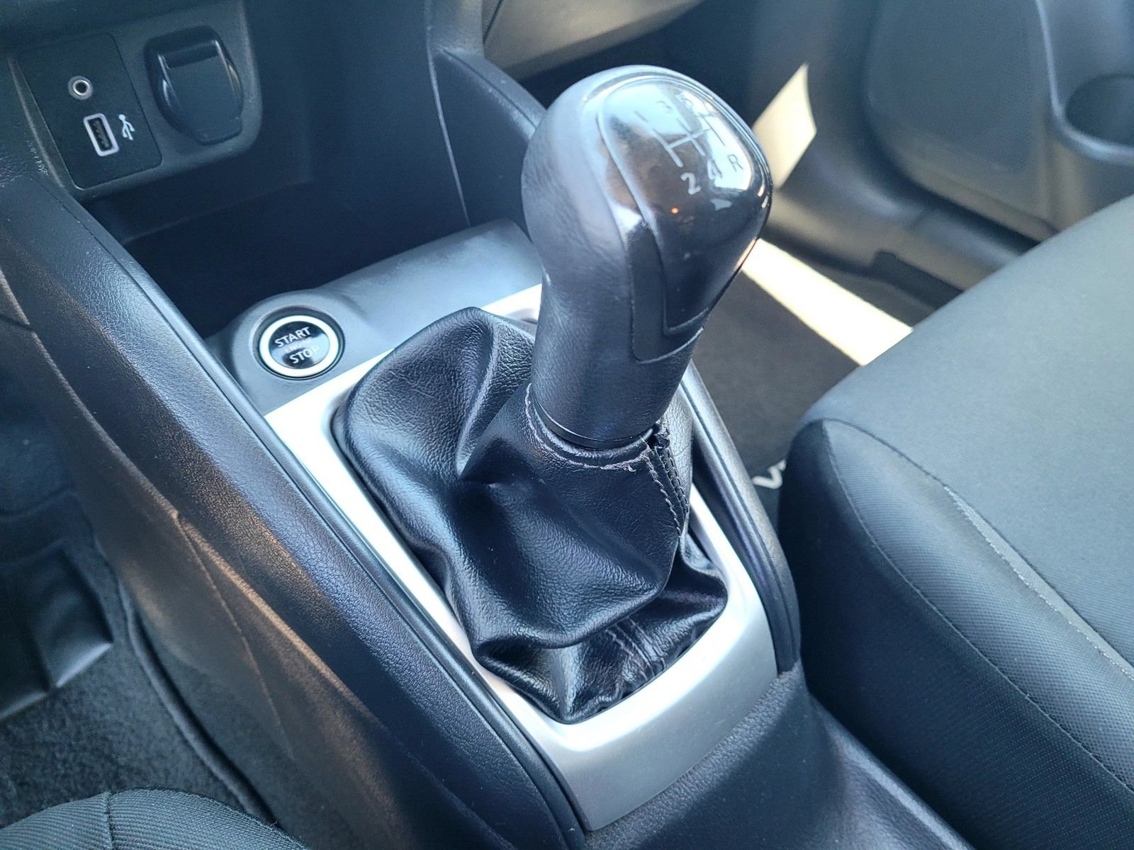Used 2020 Nissan Versa S FWD image 23