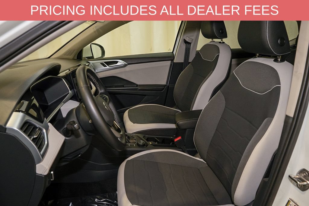Used 2025 Volkswagen Taos SE AWD/4WD image 10