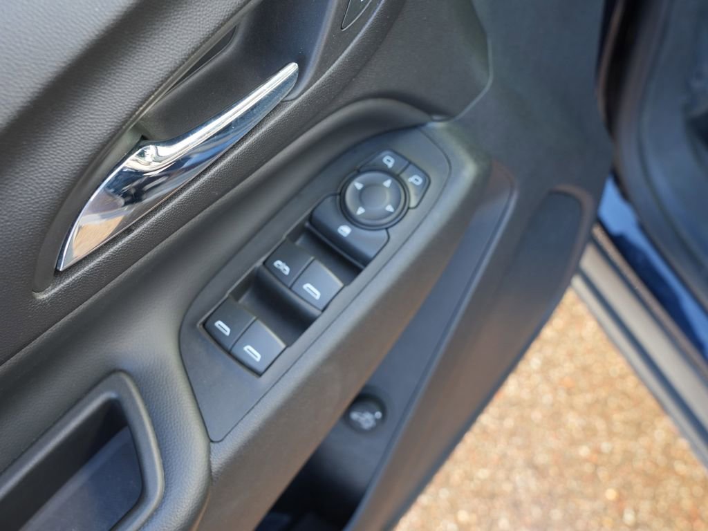 Used 2020 Chevrolet Equinox LT image 18