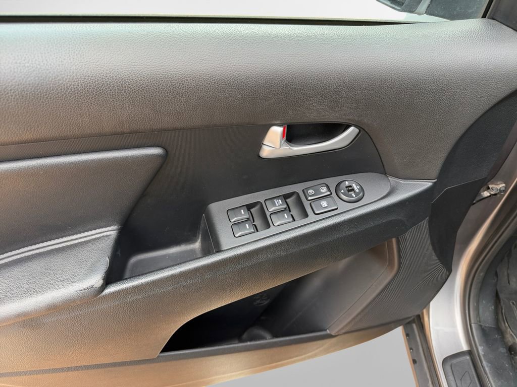 Used 2016 Kia Sportage LX image 14