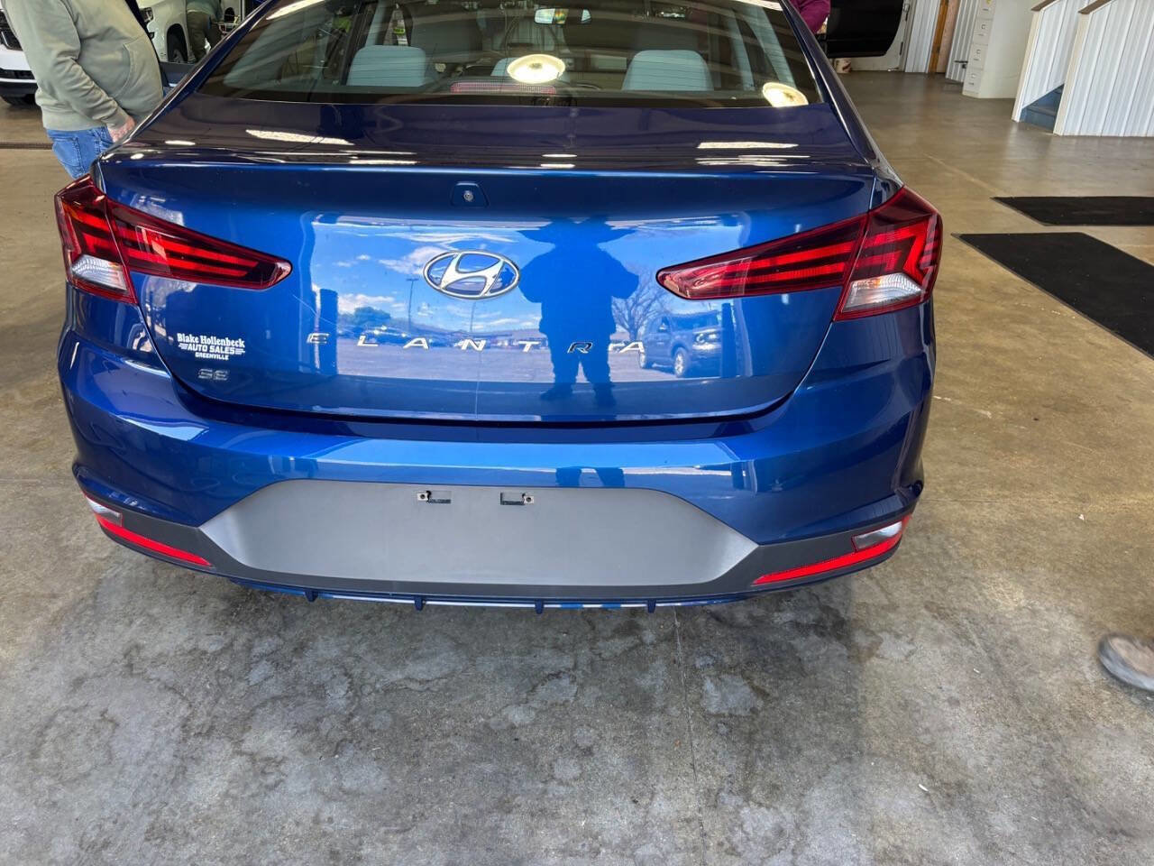 Used 2020 Hyundai Elantra SE FWD image 2