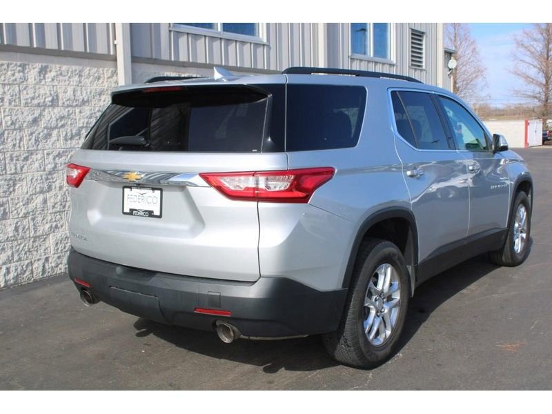 Used 2021 Chevrolet Traverse LT FWD image 3