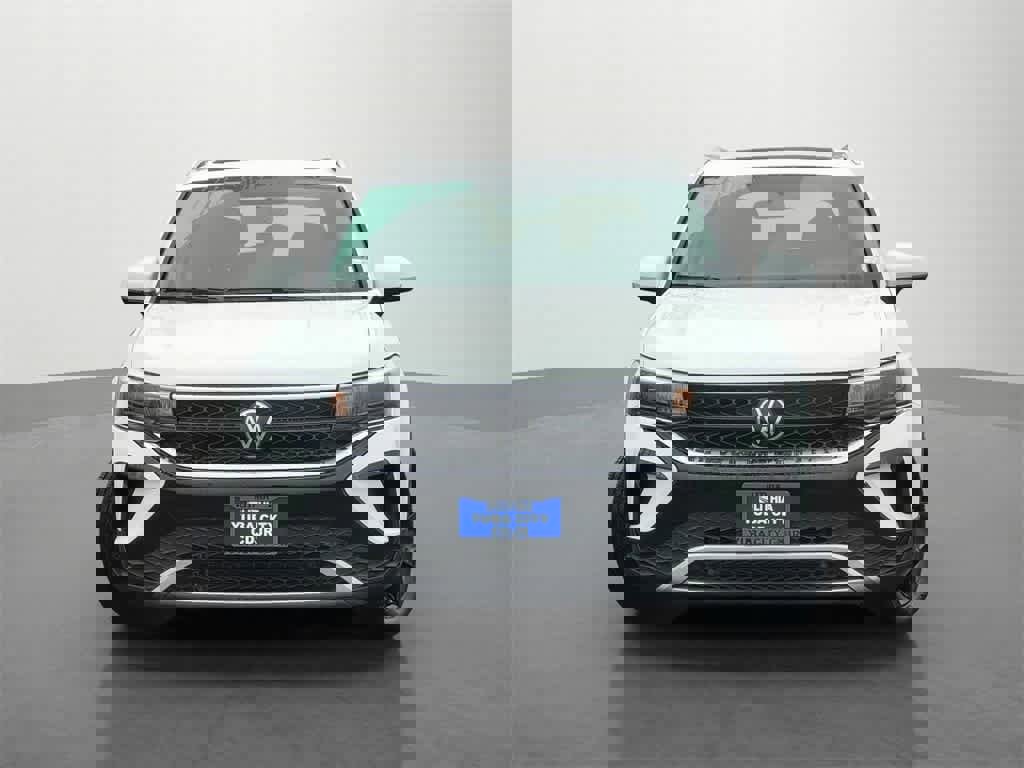 Used 2022 Volkswagen Taos SE w/ Panoramic Sunroof Package image 2