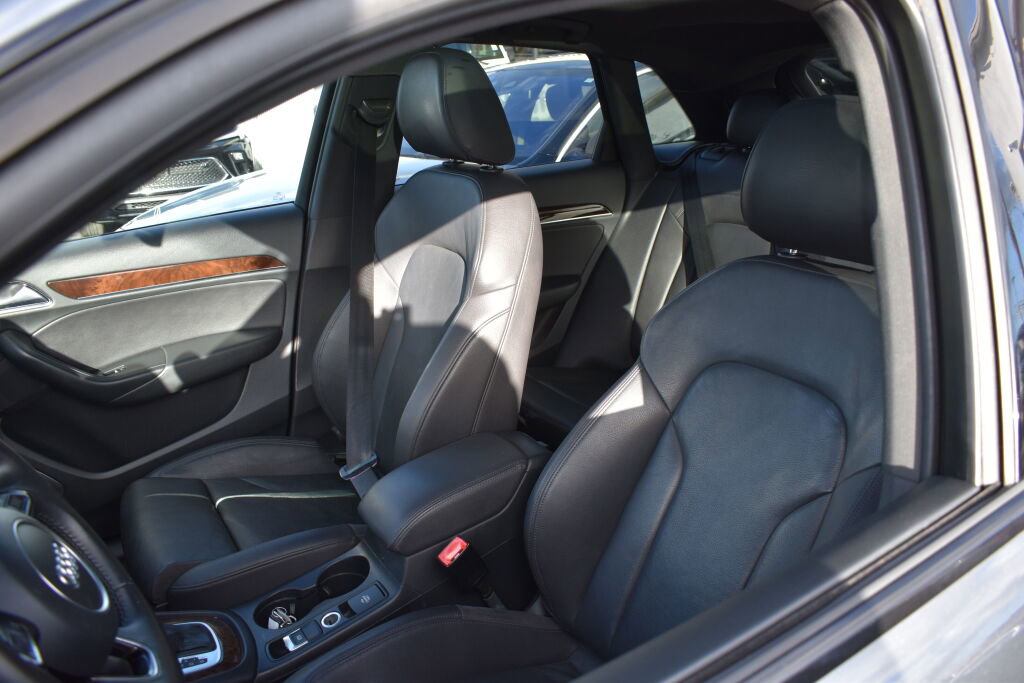 Used 2017 Audi Q3 2.0T Prestige w/ Prestige Package image 16