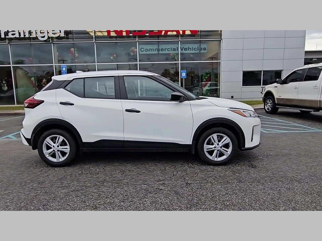 New 2025 Nissan Kicks Play S image 37