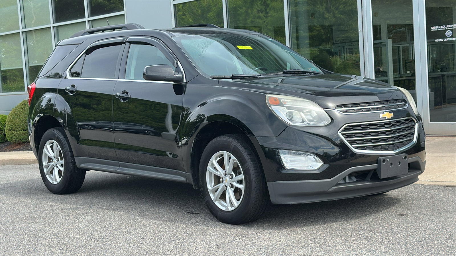Used 2017 Chevrolet Equinox LT w/ Convenience Package AWD/4WD image 2