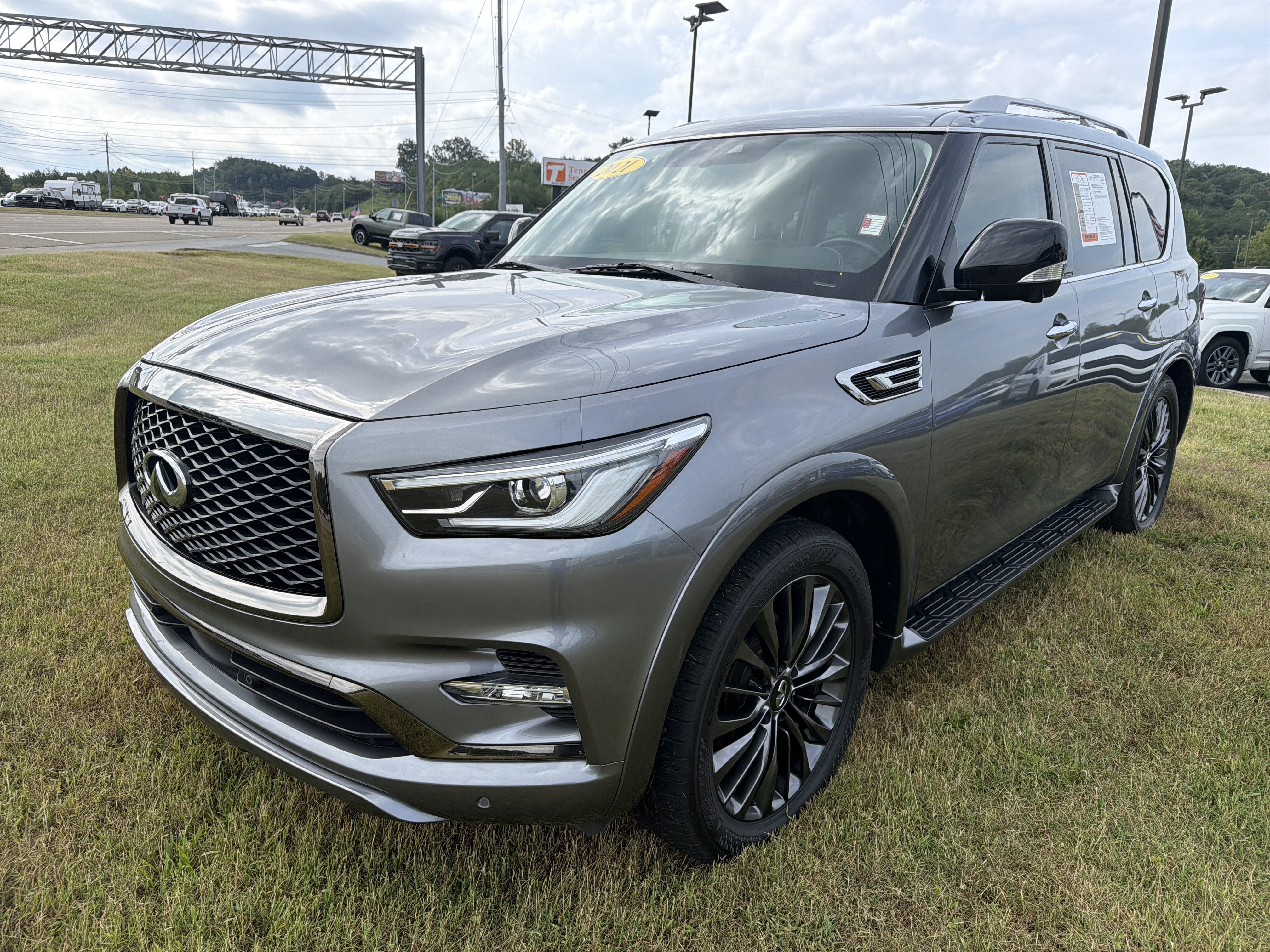 Used 2021 INFINITI QX80 Premium Select w/ Cargo Package RWD image 2