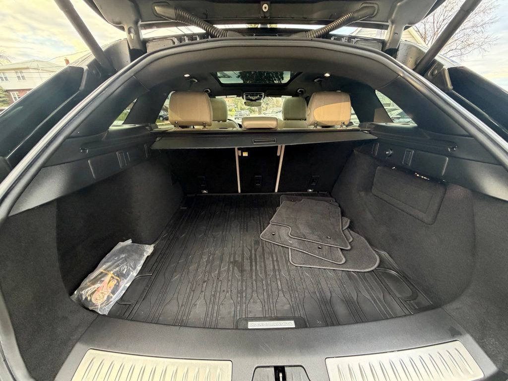 Used 2018 Land Rover Range Rover Velar R-Dynamic SE AWD/4WD image 23