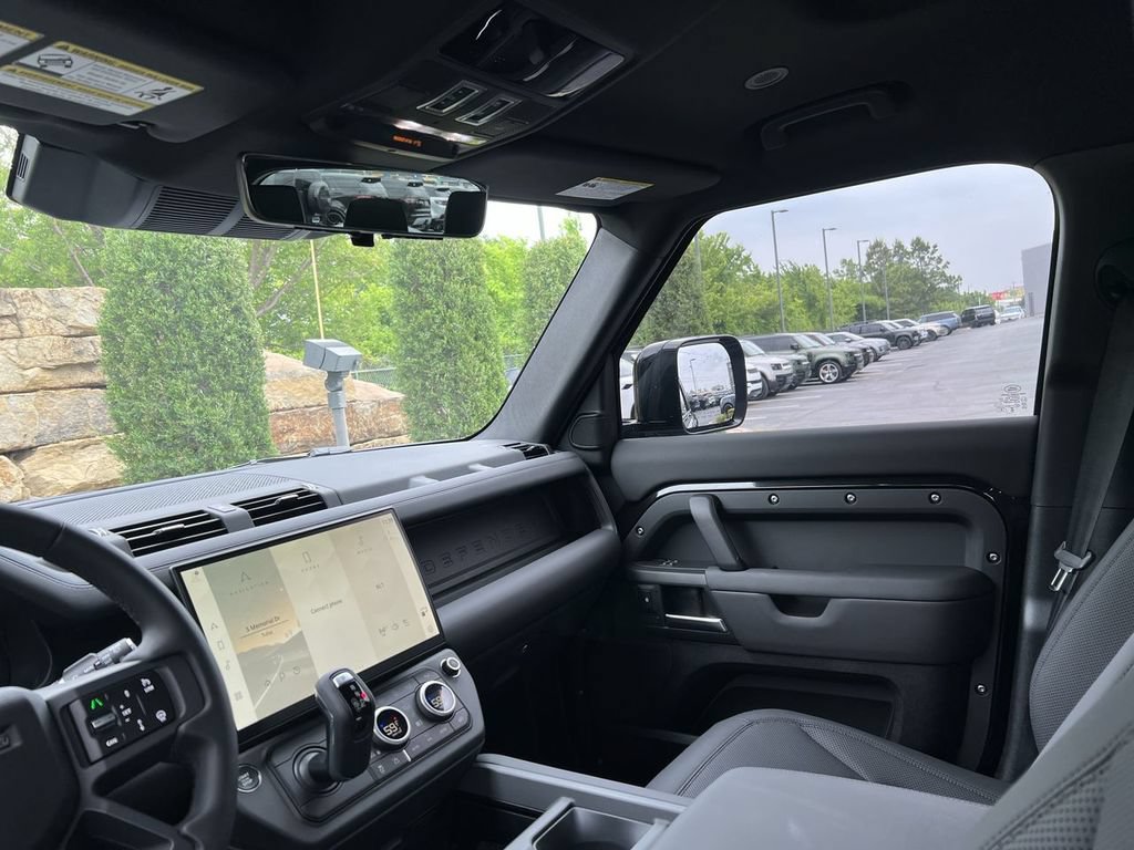 New 2026 Land Rover Defender 130 X-Dynamic SE AWD/4WD image 13