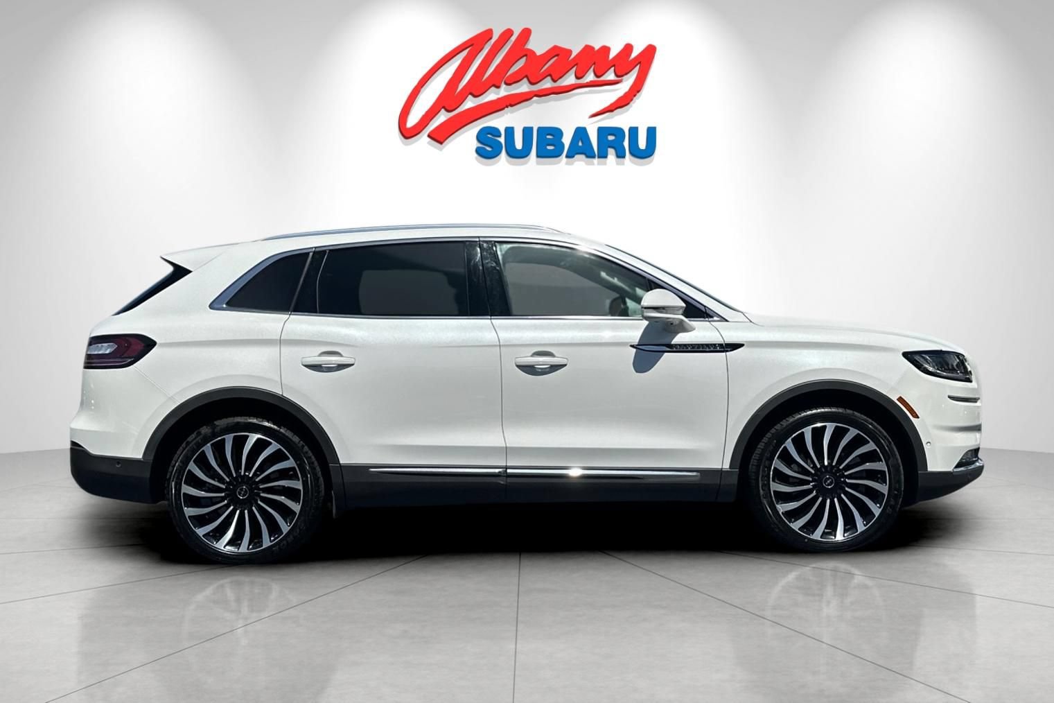 Used 2023 Lincoln Nautilus Black Label w/ Class II Trailer Tow Package AWD/4WD image 3