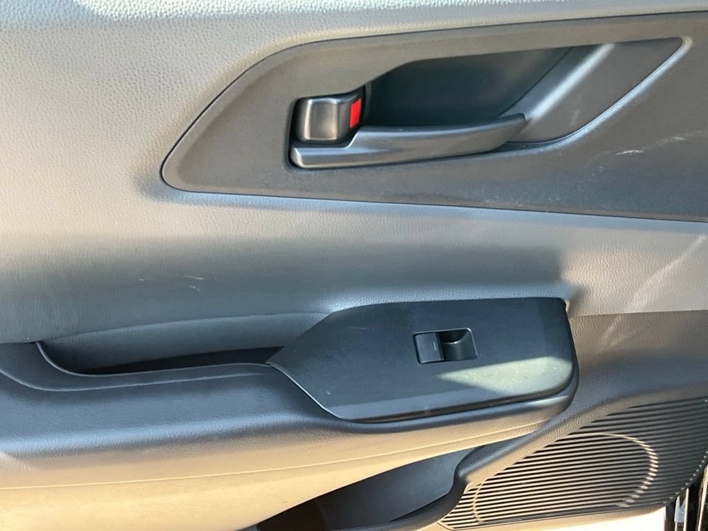 Used 2025 Toyota Prius LE FWD image 31