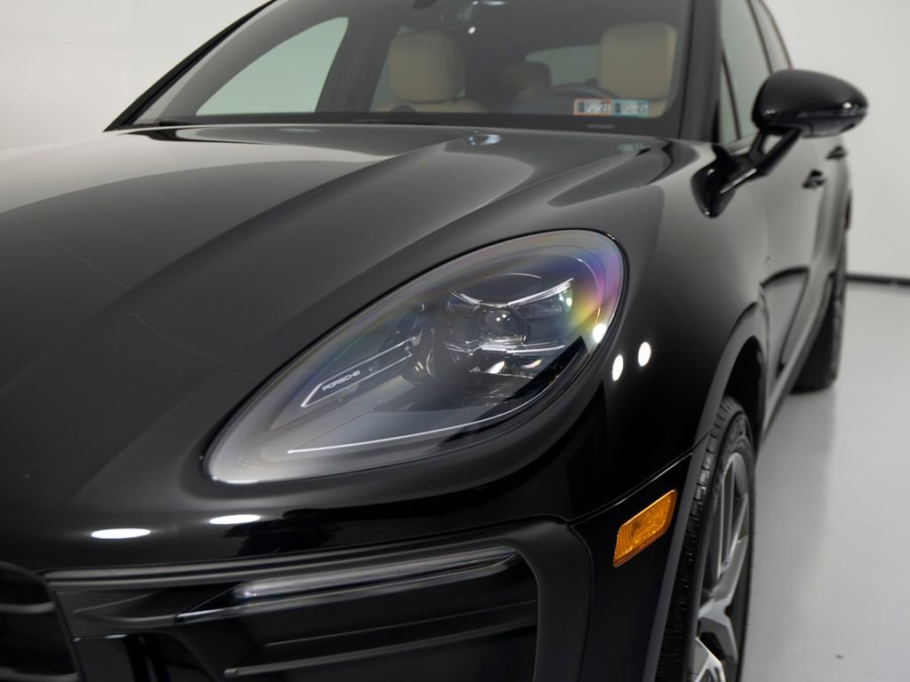 Certified 2025 Porsche Macan image 14