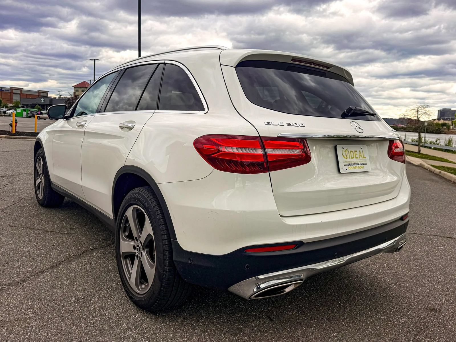 Used 2018 Mercedes-Benz GLC 300 4MATIC image 5