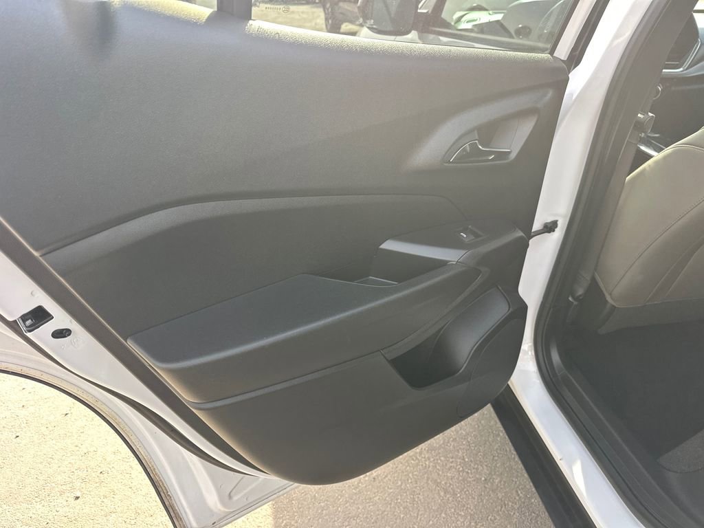 Used 2025 Chevrolet Trax ACTIV w/ Driver Confidence Package image 21