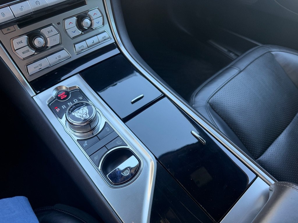 Used 2012 Jaguar XF R RWD image 21