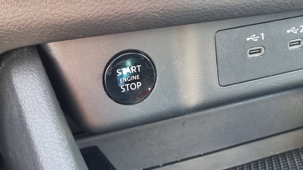 Used 2024 Nissan Rogue S FWD image 29