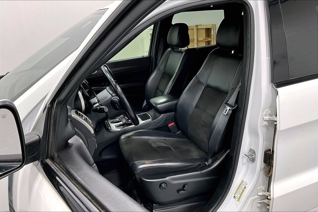 Used 2020 Jeep Grand Cherokee Altitude AWD/4WD image 28