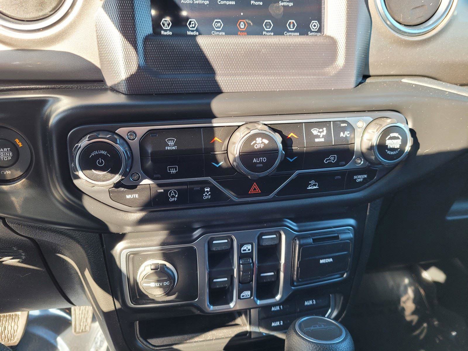 Used 2020 Jeep Gladiator Overland w/ Trailer Tow Package image 28