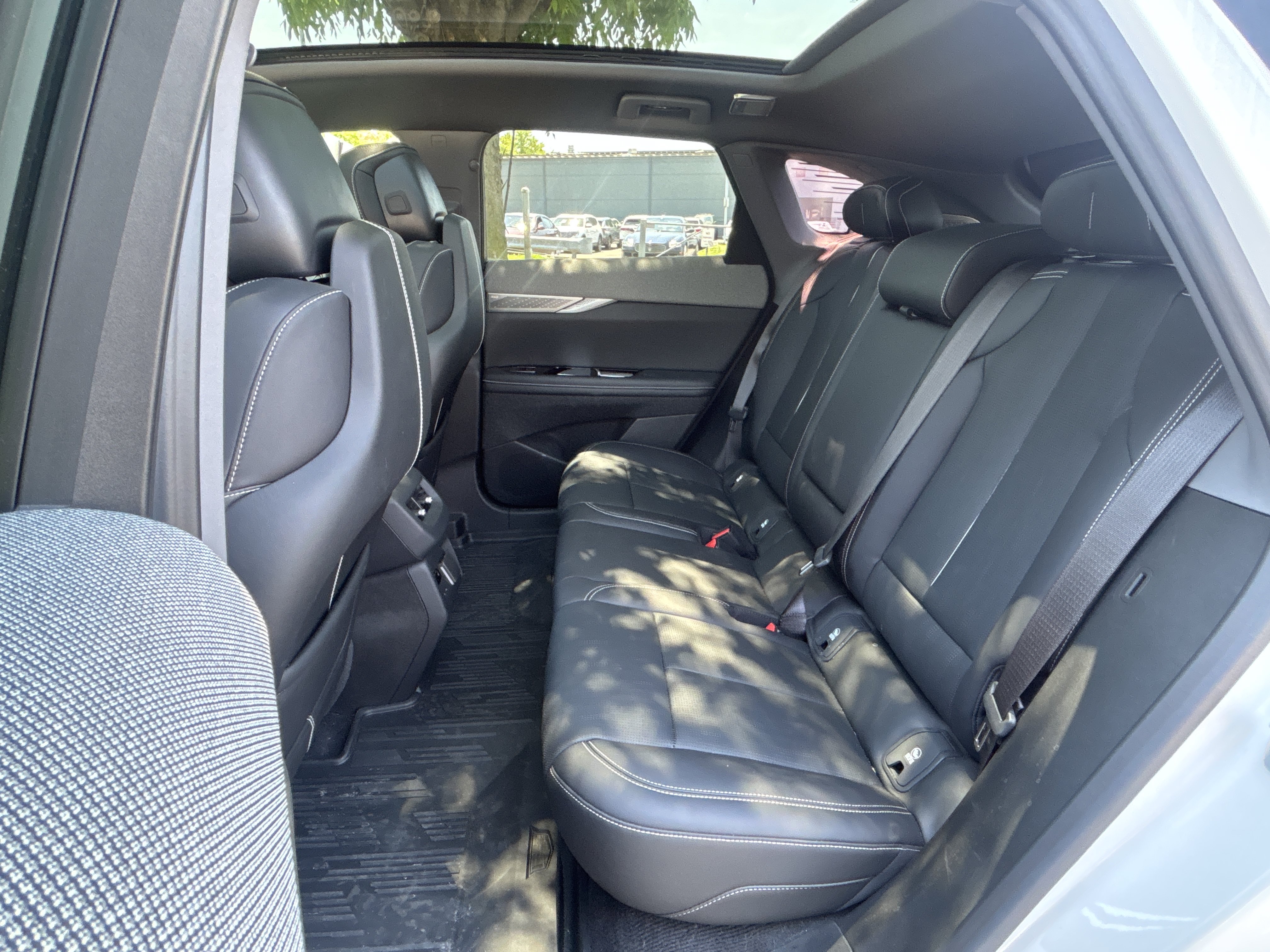 Used 2025 Cadillac Optiq Luxury 2 AWD/4WD image 29
