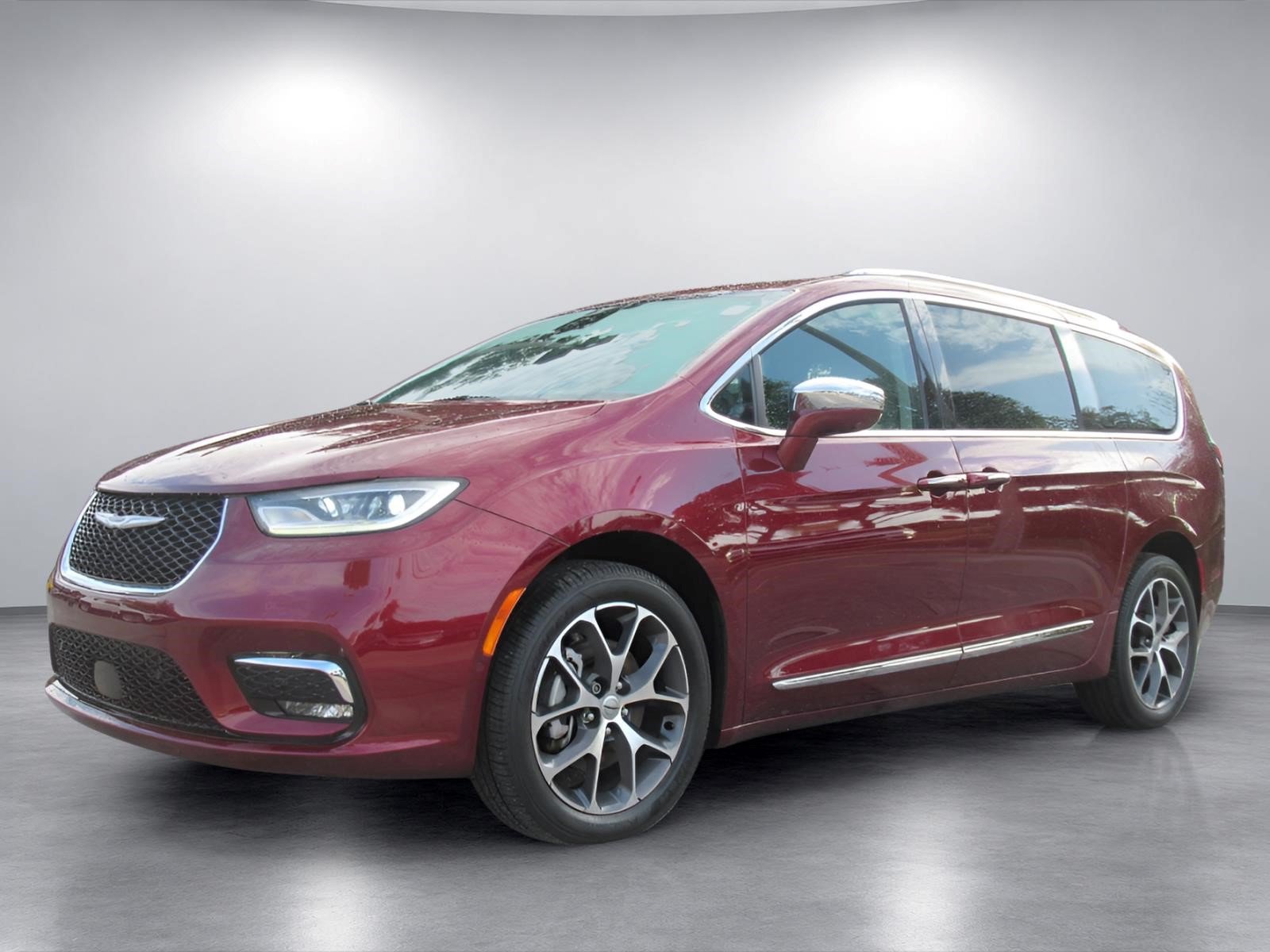 Used 2021 Chrysler Pacifica Limited w/ Premium & Safety Sphere Group AWD/4WD image 3