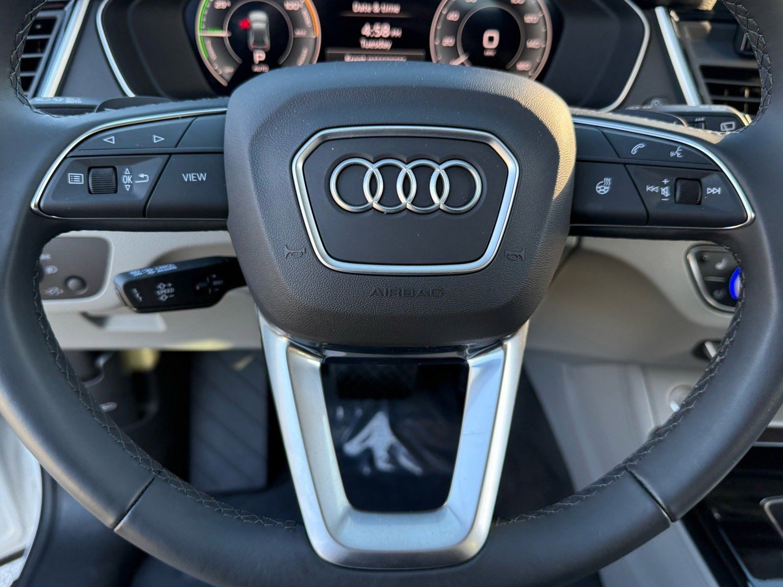 Used 2024 Audi Q5 e Premium Plus w/ Premium Plus Package image 39