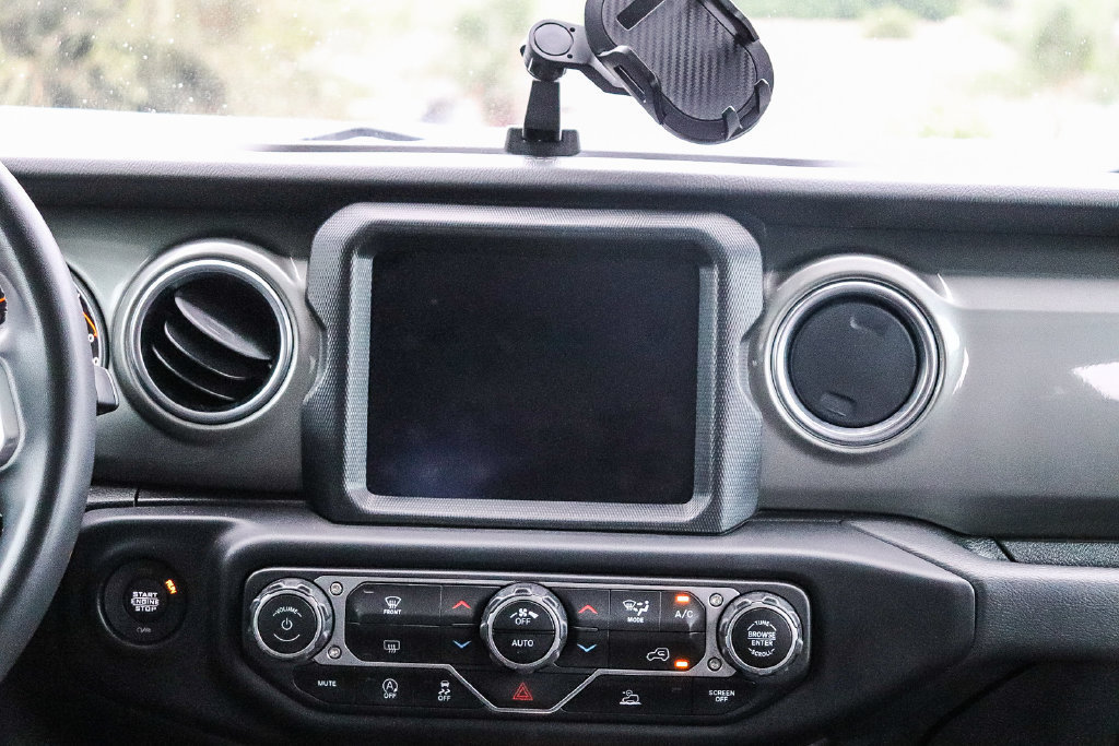 Used 2023 Jeep Wrangler Unlimited Sahara AWD/4WD image 16