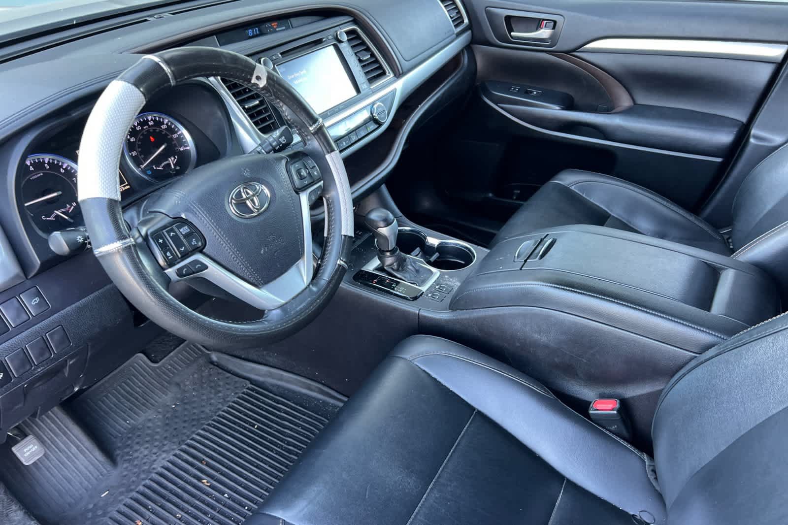 Used 2019 Toyota Highlander XLE AWD/4WD image 9