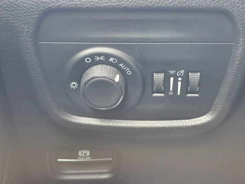 Used 2023 Jeep Grand Cherokee L Laredo RWD image 22