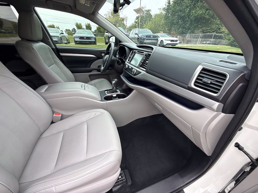 Used 2016 Toyota Highlander XLE AWD/4WD image 43