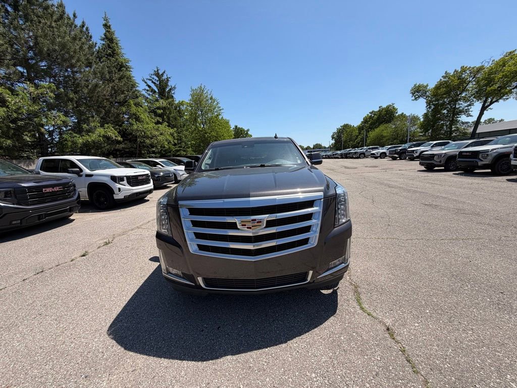 Used 2016 Cadillac Escalade Luxury AWD/4WD image 3